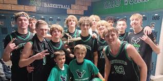 Mountain View boys basketball wins ninth straight game and finally brings  home coveted Stinky Sneaker