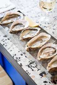 Bulot Bulot Bar A Huitres Comptoir Marin Entre Pigalle Et Abesses Huitres Fruits De Mer Vins Cocktails Dans Une Vraie Cabane De Pecheur Contemp Genuss