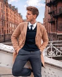 Mens chelsea boots have a long history of being smart yet cool, even a little edgy chelsea boots were popular with the fashion conscious mods who often wore them with sharp italian cut suits. Zbuudqpaft7ozm