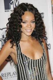 Rihanna meidum water curly 10 inches celebrity synthetic lace front wig. Rihanna S Complete Hair Transformation Rihanna Hairstyles And Hair Color