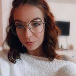 Laura Czerwonka's Instagram, Twitter & Facebook