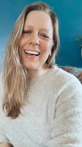 Jennifer Redden's Instagram, Twitter & Facebook