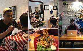 Pasalnya, model potongan rambut jenis undercut ini dinilai sangat keren dan terlihat lebih cool. Review Tjangkir Tjoekoer Jember Ketika Barbershop Berpadu Dengan Tempat Nongkrong Seru Review Sotoy