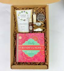 Administrative assistant day gift ideas under $10. How Do You Thank Your Administrative Assistant April 21 2021 All The Buzz