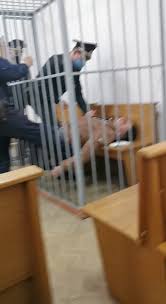 Белорусский оппозиционер степан латыпов в ходе заседания суда в минске 1 июня нанёс себе увечья, воткнув в горло ручку. Dcar259rntznem