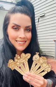 Reporting some plants this morning. I have flattened out and painted many  spoons to use as plant markers and markers for the garden. I'm using these  in pots because I have cats.