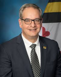 Dan Wait's Instagram, Twitter & Facebook