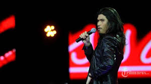 Lagu ini mengungkapkan rasa cintanya kepada sang ayah yang sempat tinggal jauh darinya. Lirik Lagu Tentang Rindu Virzha Ku Hanya Diam Menggenggam Menahan Segala Kerinduan Tribun Jogja