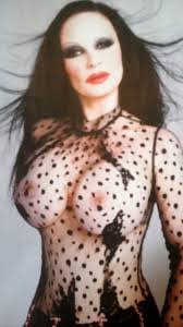 La cantante Alaska enseña sus grandes tetas | JaqueMateAteos