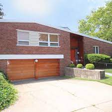 So, 2 weeks ago we moved into our mid century modern inspire. For Under 1m A Groovy Midcentury Staten Island Split Level Curbed Ny