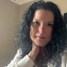 What's your preferred fantasy read between Quicksilver and Fourth Wing?