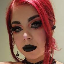 Blanca Sharp's Instagram, Twitter & Facebook