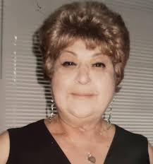 Ya no quiero pensar en tus ojos mirandome me conviertes en sol y soy flor deshojandome. Petronila Leon Obituary Las Vegas Nv
