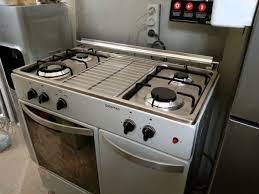 Kompor gas domo dibuat menggunakan bahan metal dengan penutup bagian atas kompor yang memakai kristal. Jual Kompor Gas Oven 4 Tungku Domo Dg 9405 Sw Di Lapak Widha Hayati Bukalapak