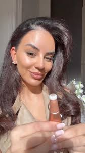 100 Carat Cream Highlighter in Busy RN, also doubles as bronzer. Dot,  blend, done. Sun-kissed in seconds. ☀️👙 @sherry.garsha