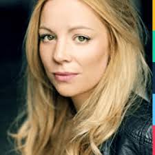 Fiona Button: Clothes, Outfits, Brands, Style and Looks