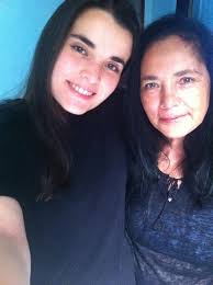 Feliz día de la madre a todas las mujeres que nos han acompañado en cada  paso de nuestra vida! INSTRUCCIONES: 1- Comparta su selfie con mamá en los  comentarios de esta publicación,