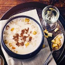 Feine Sudtiroler Weinsuppe Fur Die Kalte Jahreszeit Suppe Wein Rezept Edeka Weinsuppe Rezepte Essen
