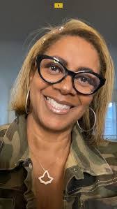 Carol Rey's Instagram, Twitter & Facebook