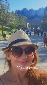 Mt Rushmore & Wall Drug 2025 h SATURDAY 5:34 5:34PM 5:34PM PM MOUNT  RUSHMORE Mount YountRushmore Rushmore TE яА