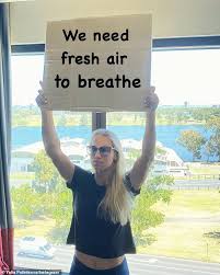 27 (19.10.20, 201500 points) points: Tennis Star S Cheeky Sign At The Window Of Hotel Quarantine Daily Mail Online