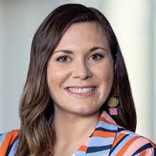 Lara Morrow's Instagram, Twitter & Facebook