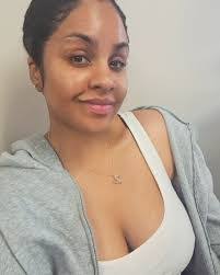 Vanessa Kidd's Instagram, Twitter & Facebook