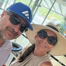 My birthday photoshoot from the Bahamas. 🇧🇸 Every year, I travel out of  the country to celebrate my birthday. 🎉 (Also to Hawaii a few times.) In  recent years, we've done photo