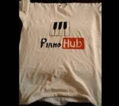 A canção de sua própria autoria, mostra todo o seu talento herdado de sua mãe eliã oliveira. Zbpgksyicels2m