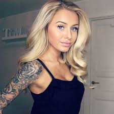 Spice things up with these gorgeous instagram. Girl With Tattoos Tattoos For Women Half Sleeve Hollywood Curls Girl Tattoos