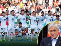 Brazilian side palmeiras overpowered chilean squad colo colo with goals from bruno henrique and dudu in copa. Chile Hinchas De Colo Colo Y Universidad Catolica Contra Sebastian Pinera Asesino Igual Que Augusto Pinochet Video El Popular