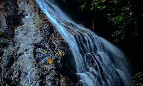 Sesampainya di pasar loji, belok ke kanan ke arah cigentis, ikuti saja jalurnya sekitar 15 menit (3 km) nanti akan bertemu. 10 Gambar Curug Bandung Karawang Sejarah Legenda Lokasi Alamat Rute Menuju Air Terjun Asyik Berenang Di Sana Jejakpiknik Com