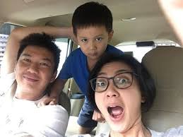 10 Potret Harmonis Keluarga Lusy Rahmawaty yang Menetap di Austra