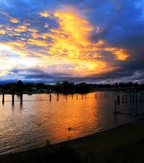 Jul 28, 2020 · in addition to being only around 45 minutes away from downtown spokane to downtown cda, coeur d'alene is a gorgeous place to hike, enjoy the lake, and go shopping. Sunset On The Spokane River Taken From North Idaho College In Coeur D Alene Idaho Beautiful Places Spokane River Travel Far