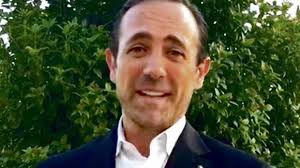 José Ramón Bauzá alardea de 'sixtilingüismo' con Carles Puigdemont