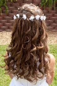 Ozel Gunler Icin Cicek Tokali Sepet Orgu Kadinlar Sitesi Hair Styles Flower Girl Hairstyles First Communion Hairstyles