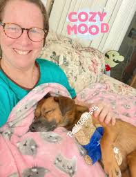 Where to find a replacement for a broken right tail light for a vehicle?