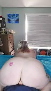 MILF Rides Sex Pillow until Cumming: American Amateur Porn