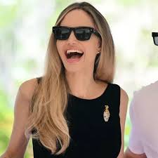 Mariska Hargitay and Peter Scanavino Film “Law & Order: SVU” in New York  City, Plus Angelina Jolie and More