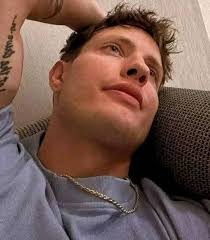 Funny. Struggling to get in like everyone else. Get in Select a char Name  him Click to start Sys dies. Love it. So many memories of other launch  days. Not an issue.