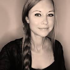 Fran Hood's Instagram, Twitter & Facebook