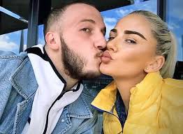 By celebsofworld · february 10, 2021. Loredana Und Mozzik Getrennt Sie Entfolgen Sich Auf Instagram Starzip