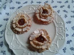 Ingredienti 16g di farina 70ml di latte 200 g di farina; Chiacchiere Rose Di Carnevale Ricetta Facile E Veloce Youtube