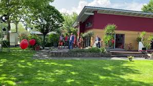 Andrea kiewel (54) has been a familiar face on german television for many years. Andrea Kiewel Zdf Fernsehgarten Privat Wie Selten Moderatorin Uber Geheimes Leben Stars