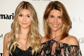 Olivia jade and her sister bella giannulli make a low key arrival for a late nail appointment in los angeles on monday evening (june 17). Olivia Jade Believes Parents Ruined Everything For Her