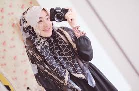 Larissa mengaku kerap berdiskudi dan berdebat soal agama dengan alvin sebelum menjadi mualaf. 5 Gaya Modis Larissa Chou Dengan Hijab Syar I Cocok Untuk Lebaran Matamata Com