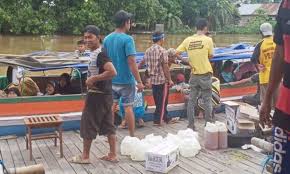 Para jamaah haul guru sekumpul ke 15 tahun 2020 dari kota banjarmasin, kapuas dan kalteng yang datang rombongan bisa memanfaatkan bus dan mobil angkutan gratis yang disiapkan oleh dinas perhubungan kota banjarbaru. Klotok Jemaah Haul 15 Sekumpul Diberi Solar 1000 Liter Dibagikan Cuma Cuma Kanal Kalimantan