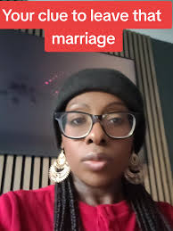 Divorce Clock Ticking by Evangeline Morse in Literie