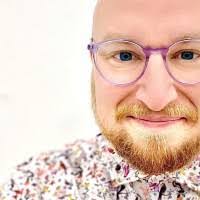 Lisa Enochs's Instagram, Twitter & Facebook