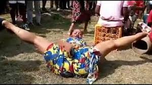 Angaliya mauno kanga moja na hamisa mobeto mauno nje nje. Tazama Ana Jipiga Vidole Mbele Chura Baikoko Viuno Kanga Moja Ya Kiume Tanzania Afro Dance Africa Dj Youtube